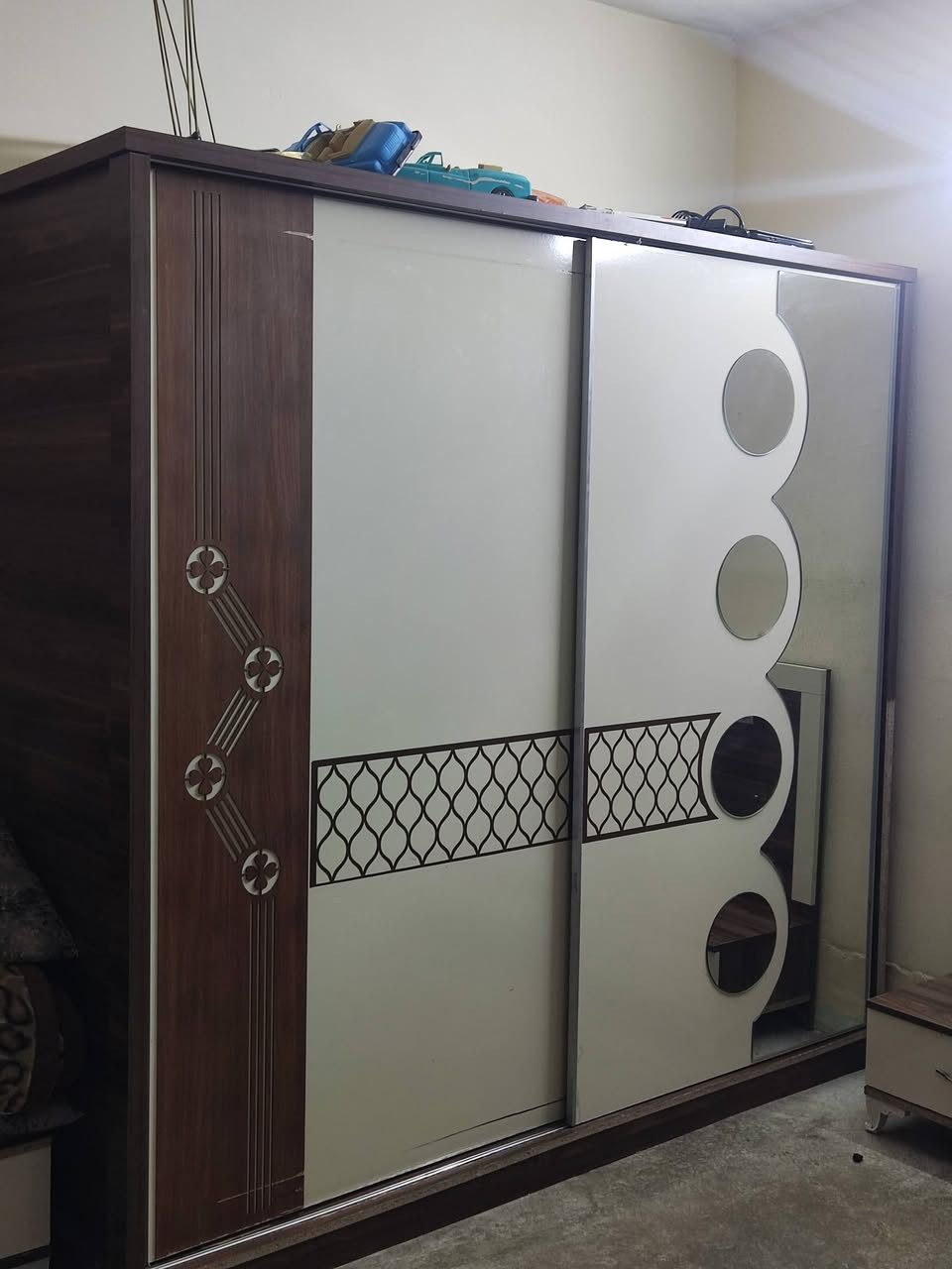 بيع مستعجل

السلام عليكم اخوان  غرفه تركي سلايت سبع قطع للبيع سعرها 

حيل مناسب السعر 175 وبيها مجال رقمي ***********

