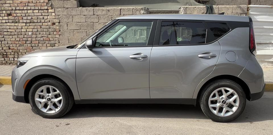 السلام عليكم 
كيا صول موديل 2025 بدون رقم منفيس ب اسمي سياره جديده  دخول جديد 
بجم كبس كله ع وضع الشركه اي نقص مابيه 
ماشيه 19 الف 
تحكم قياده 
تحديد مسار
كامره دواره
مكينه 2000
صدر جديد 
تخم تاير جديد 
كروز سرعه 
وضعيات قياده 
سبورت وعادي 
حساسات خلفيه 
رادار جانبي 
شاشه جبيره  
توقف ذاتي 
بيه هواي مواصفات LX
كير مكينه كهربائيات كله بلاد 
تبريد بلادي 
صور حادث موضحه بالمنشور
ايرباك دركه  
تبديل بابين فقط 
عنوان السياره بغداد مدينه الصدر 
اي استفسار ع الرقم او الواتساب فقط 
*********** 
اتصل وتدلل 
السعر  145  وبيه مجال للشراي
