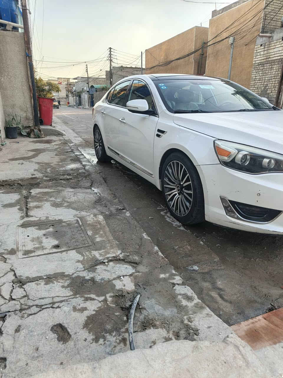 السلام عليكم شباب للبيع فقط kia cadenza _k7
Sxl اعله فئه بلعراق طلب خاص من مواطن امريكي 
موديل 2015 رقم بغداد باسمي رقم مميز 86565
السياره بدون تبديل ابدا  ليبل واحد __ بيه قطعتين صبغ جاملغ ايسر وبنيد فقط
  مكينه 6v 3300 gdi طاحونه ✈️
تسارع مخيف ومرعب ال 200 زلاطه ✈️
((((((( المواصفات طلب خاص ))))))))) 
1) بصمه تشغيل وبصمه ابواب وصندوق 
2) بنانوراما طكتين 
3) سقف كنتارا نفس نضام المارسيدس شامو
4) الاناره داخليه ثلاثيه الابعاد 4 g 
5) مراه وسطيه عاكسه للضوء تلقائيا 
6) داخل مميز مطعم بثلاثه الوان بيجي اسود قهوائي
7) نضام طوارى وانذار
8) ماسحات اوتو من تمطر تشتغل تلقائيا 
8) تبريد بيانو
9) تبريد قطعتين 
10) كشنات جلد 
11) كشنات امامي خزن مموري وضعيتين
12) كشنات امامي تحكم كهرباء
13) كشنات امامي تبريد
14) كشنات امامي تدفئه
15) كشنات خلفيه تدفئه 
16) ستيرن تحكم كهرباء
17) ستيرن تدفئه 
18) ستيرن تحكم اربع جهات 
19) ستيرن شفتات رياضيه 
20) ساعه وسطيه ملكيه نضام عقارب 
21) سيدي جنجر 8 قرص 
22) سماعات انفنتي 12 سماعه 
23) شاشه كبيره 
24) شاشه اعطال 
25) شاشه دشبول الكترونيه مع كيج سرعه الكتروني 
26) كامره اماميه 
27) كامره خلفيه
28) كامره محيطيه عدد 5 محيطيه 360 درجه 
29) حساس امامي 
30) حساس خلفي 
31) رادار امامي 
32) رادار خلفي 
33) مري كامره
34) مري شفط
35) مري كهرباء
36) مري اشاير
37) مري قلاب عند الرجوع للخلف 
38) مري ترحيب 
39) برده خلفيه عند الرجوع تنزل تلقائيا 
40) اوتو هولد 
41) هند بريك بصمه
42) تحديد مسار
43) نقطه عمياء 
44) لد امامي 
45) لد خلفي 
46) ويل كب كروم 
47) تاير 19 رياضي 
48) حساسات ايطار الهواء 
49) لايت ديناميك متحرك مع الاستيرن
50) لايتات زنون اصلي عالي ناصي بلوجكتر 
51) حاكيه اتصال بلوتوث 
52) نضام تعليه الصوت عند المشي من تعبر ال 60 كيلو 
53) نضام انخفاض الفان عند التبريد
54) تجوه ملكيه وسطيه  تحكم 
55) شاشات خلفيه 
56) نضام ترحيب شعار كيا عند الدخول للسياره 
57) جام امامي عدد 2 اوتو 
58) نضام ترحيب عند الاقتراب من السياره 
59) حساسات ماسحات الماء عندما تكون غير ممتلئه
60) تنبيه الاستيرن عندما يكون ايمن ام ايسر 
61) اناره ارضيه بلاديه عند الترحيب من كيا
62) دوسه ضوئيه كادنزا 
63)نضام اي بي اس مانع انزلاق
64) حساسات تشتغل مزدوجه في الشاشه والدشبول 
65) نضام تراكشن 
66) اربع دسكات 
67) ارضيات بلاديه من تاريخ الصنع 
68) منافد شحن امامي وخلفي 
69) نضام مموري خارجي يدعم خرائط
70) حبايب كلبي واخوتي السياره مصنوعه في امركيا ب 2015 مبيوعه لشخص ثاني في امريكا في 2016 صار بيه حادث ب 2017 تم دخول للعراق في 2018 تم استلامها من قبل صائغ ذهب في العراق واني اشتريته منه اني المالك الثاني في العراق
السياره ماشيه في امريكه 30 الف ومن اخذتها ماشيه 90 الف وهسه ماشيه 146 الف يعني بل مايل ماشيه 90 الف تقريبا  
السياره بيه بعض التلحيضات يحتاج ترتيب بسيط اني ما متفرغ اله__ ملاحضه مكير وكير ما ممدود عليهن سبانه ابدا من تاريخ الصنع )  اليشوفه غاليه يدعيلنه بلرزق والسوك كلشي بي 
ولا تكسر بحلال الناس تره موديل 12 جاي ينعرضن ب ١٢٥ الله وكيلك  واسف على الايطاله 
السعر المطلوب ( 138 ) 
مكاني بغداد زعفرانيه 
للاتصال  ***********
