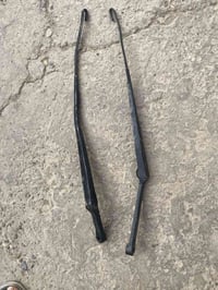 عندي زوج اذرع ماسحات (AD)مال سوناتا 2 بلاديات للبيع 07711977402