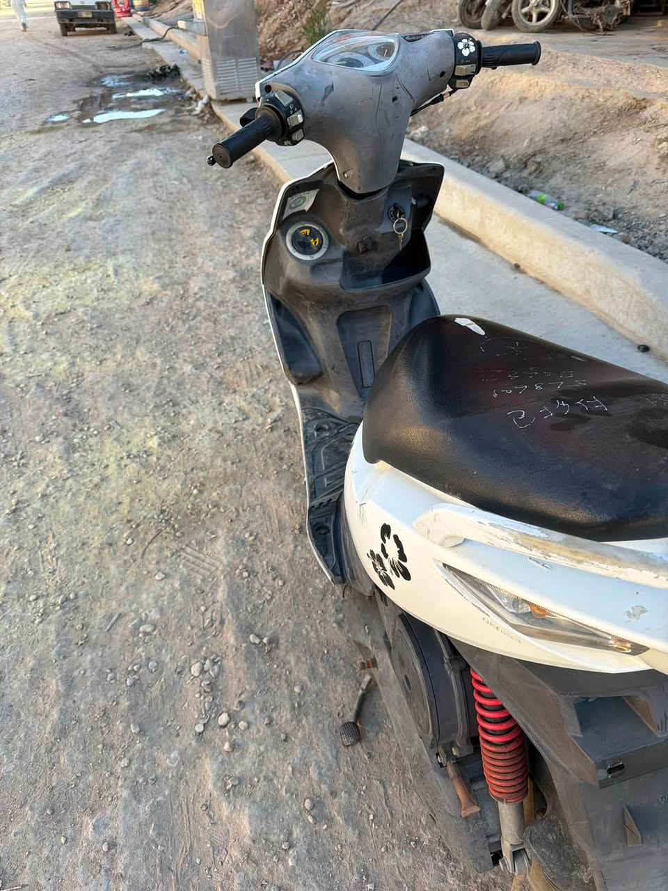 ماكس مضلع للبيع فقط 

دراجه جديده بمعنه الكلمه مال رمبه نضيفه حيل 

مكفوله من كلشي كله بلادي  

سعره 650 وبيه مجال بسيط 

***********واتساب مفتوح
مكاني حله

