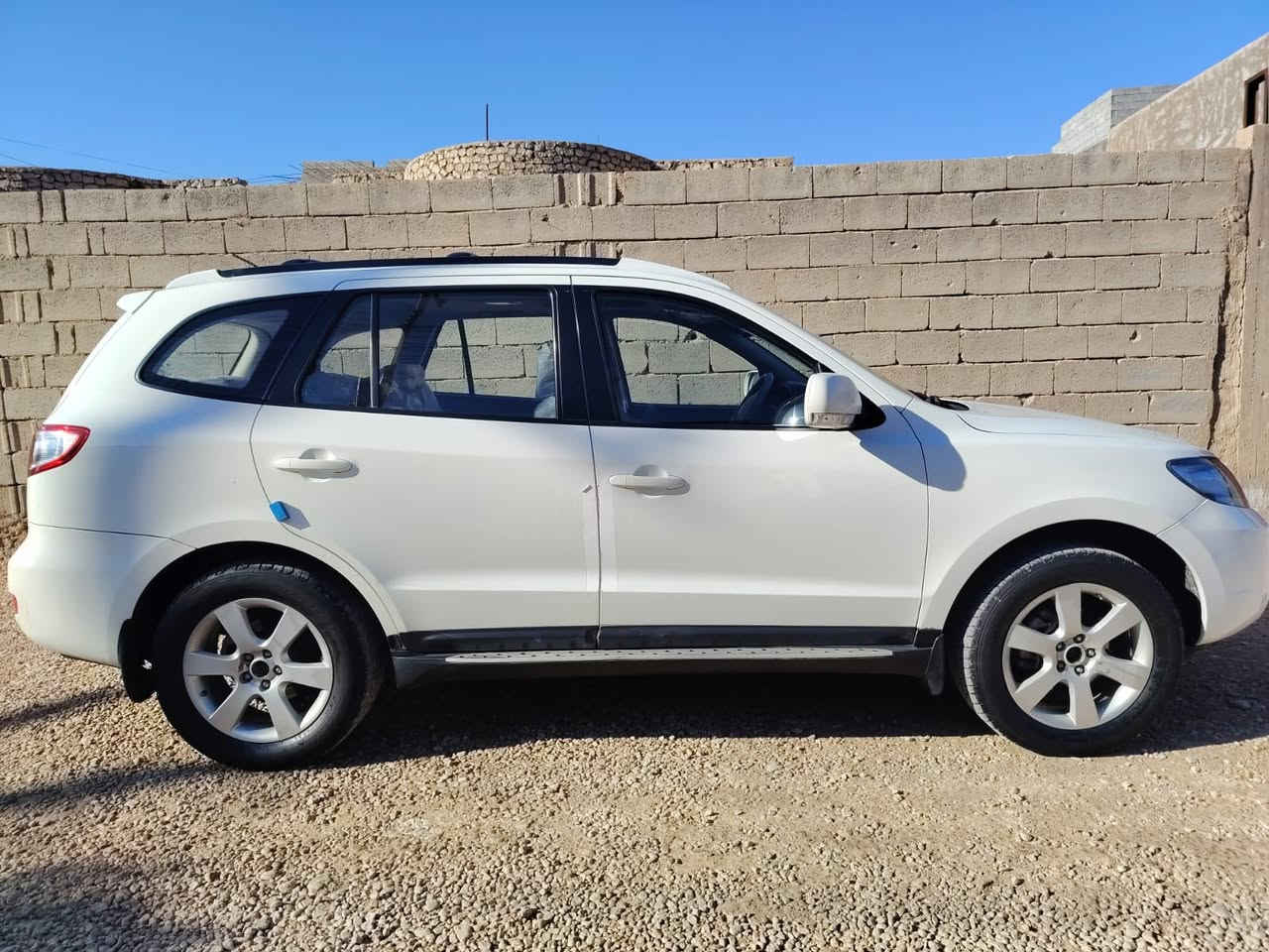 السلام عليكم
سنتافي 2009 خليجي  مواصفات فول موصفات 1 عل1 

مكينه 6 سلندر. 7 راكب. فوريل. فتحه. تحكمات. كشن كهرباء. شاشه وكامره. مانع انزلاق. 3 قطع تبريد  بيها صبغ بنيد شويه بالصندوك مابيها اي نواقص جاهزه.   السعر 132 وبي مجال  

للاستفسار *********** مكاني الرمادي الخمسة كيلو
