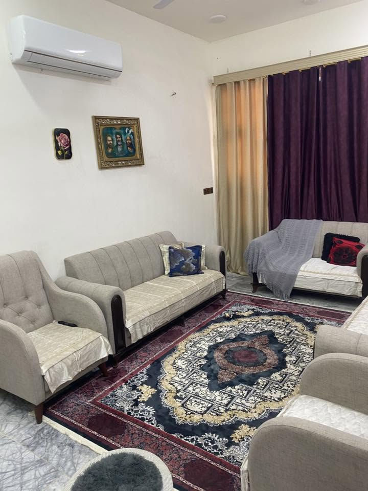 دار للبيع الرئاسة شارع عشرين شارع الساده 100م طابق ونص ***********
