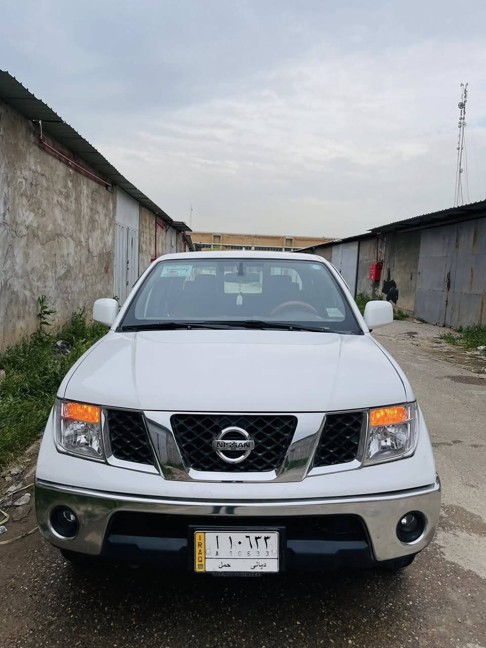 نيسان نڤارا 2010 السيارة جديدة جداً ماشية 145 الف كم مكفولة من الضربة والصبغ والبارد ماعدا مكان صغير بارد الدعامية الخلفية كل النيڤارا ينطخ بهذا  المكان سيارة بلادية محرك بلادي شركة للتواصل الاتصال *********** 
واتس اب ***********
