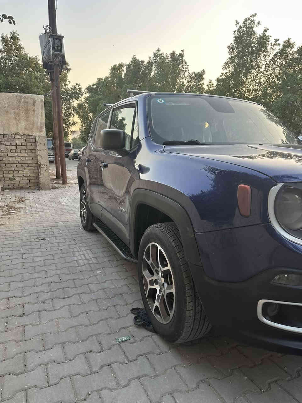 سلام عليكم جيب ٢٠١٧ وارد أمريكي حادثه جاملغ وبنيد فول سعر ١٢٠وبيه مجال *********** مكان السياره بغداد
