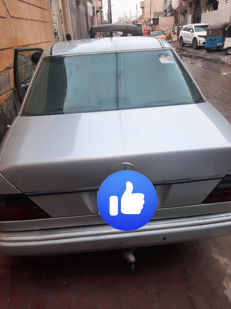 السلام عليكم 
مارسيدس دب للبيع موديل 92
رقمها انبار الإنكليزي 
السيارة مكانها بصرة  بأسمي
مكينتها بلاد العنكبوت
توجد ضربة بالهلال الخلفي واضح بالصورة 
للإستفسار الاتصال
 ***********
***********
