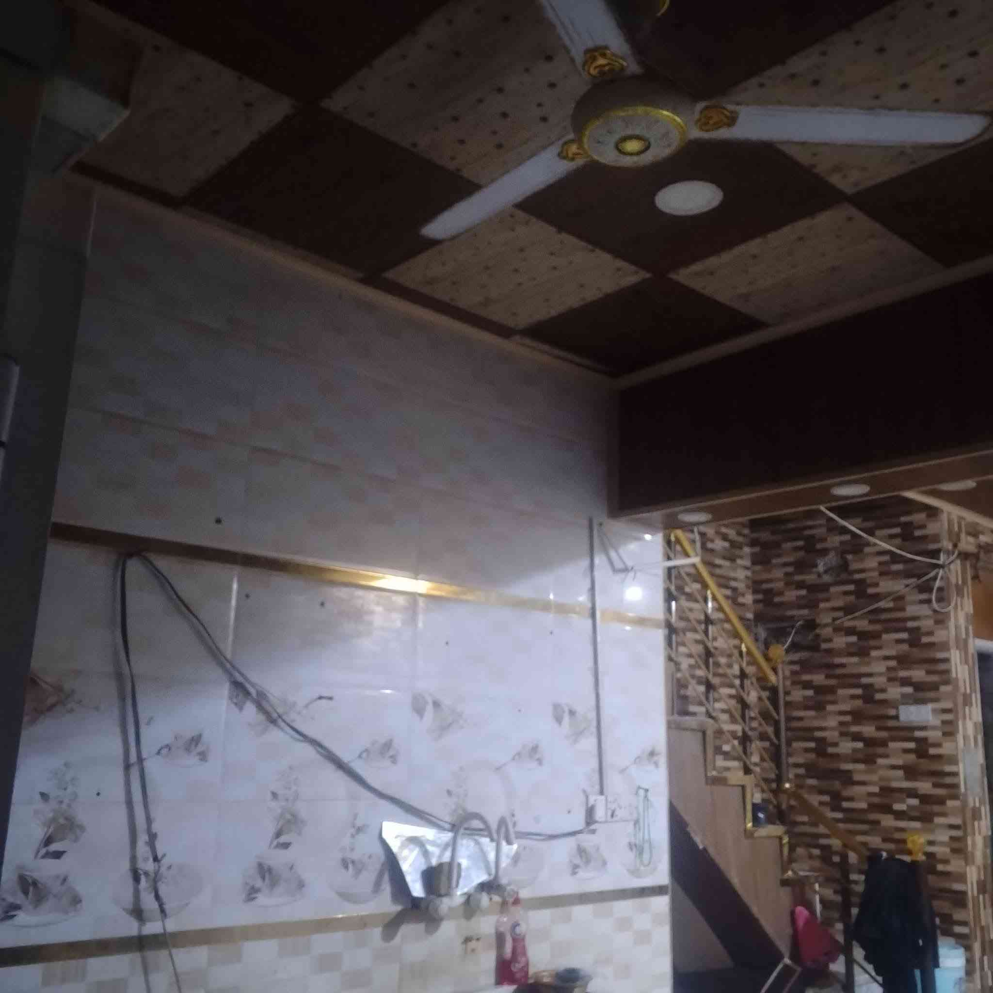 بيت رهين بل نداء 100مترسعر الرهن 13مقابل مول بغداد شارع المجمعات غرفه وصاله ومطبخ وصحيات وستقبال ***********

