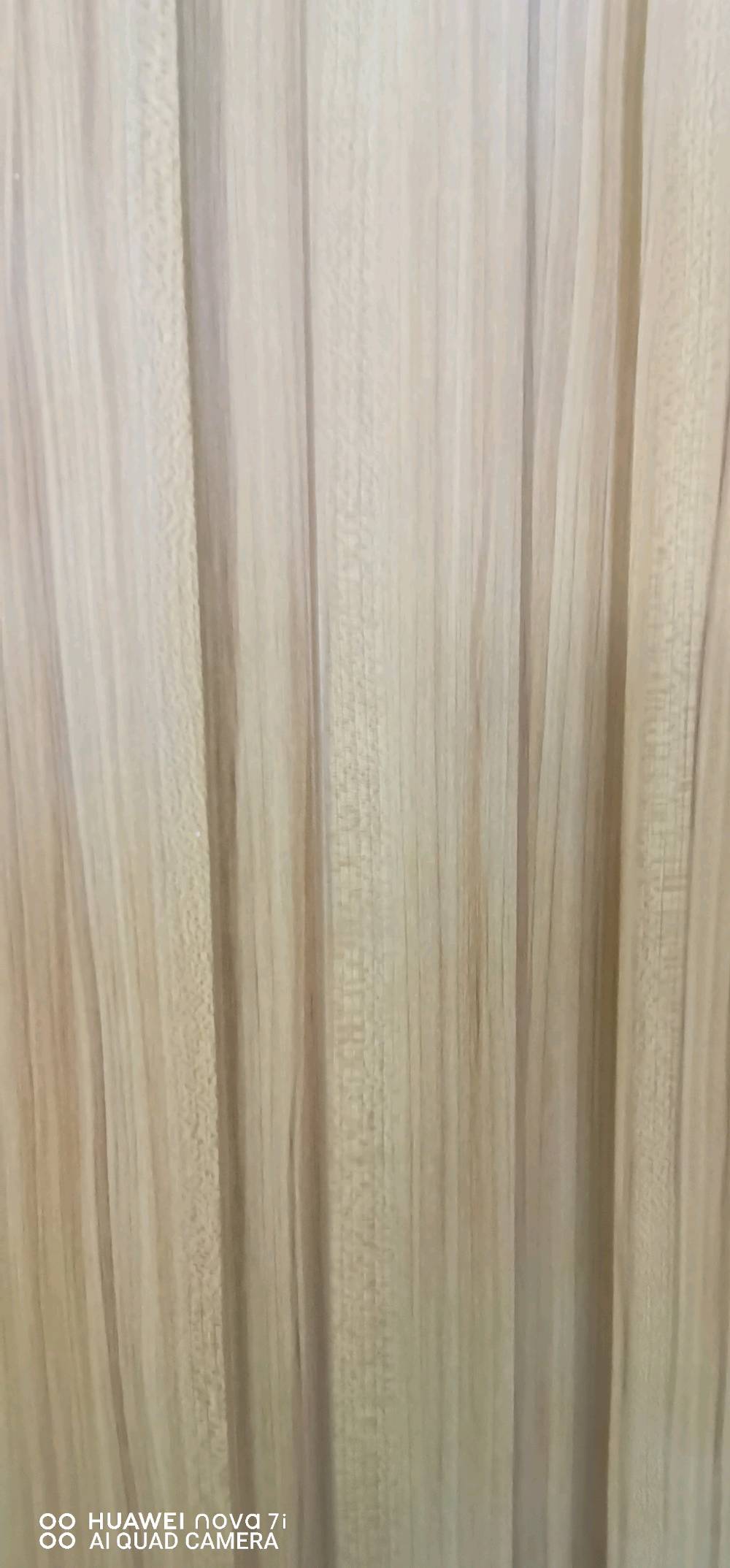 بديل الخشب الديكورات الداخلية متعدد الاستخدامات
شنو اسم المنتج بالضبط؟ وهل هو ألواح بديل خشب للجدران/ديكور داخلي، وشنو المقاس والسماكة لكل لوح؟: 
الديكور الداخلي بديل الخشب جدران وسقف الواح. طول ٢.٨٠والعرض٢٠ 
السعر المكتوب لكل لوح لو للمتر؟ وكم لون/نقشة متوفرين حالياً من هاي الصور؟: 
٧٥٠٠ القطعه
وين موقعك بالعراق؟ وهل متوفر توصيل أو تركيب؟: 
البصرةابي-الخصيب محيلة دورة ام زباله قرب صالون الماسة بيوتي توصيل داخل البصرة 
المنتج يصلح للمداخل والحوائط الداخلية بس، لو همين للحمّامات/المطابخ؟ وهل بيه مقاومة للرطوبة والخدش؟: 
متعدد الاستخدامات الداخلي 