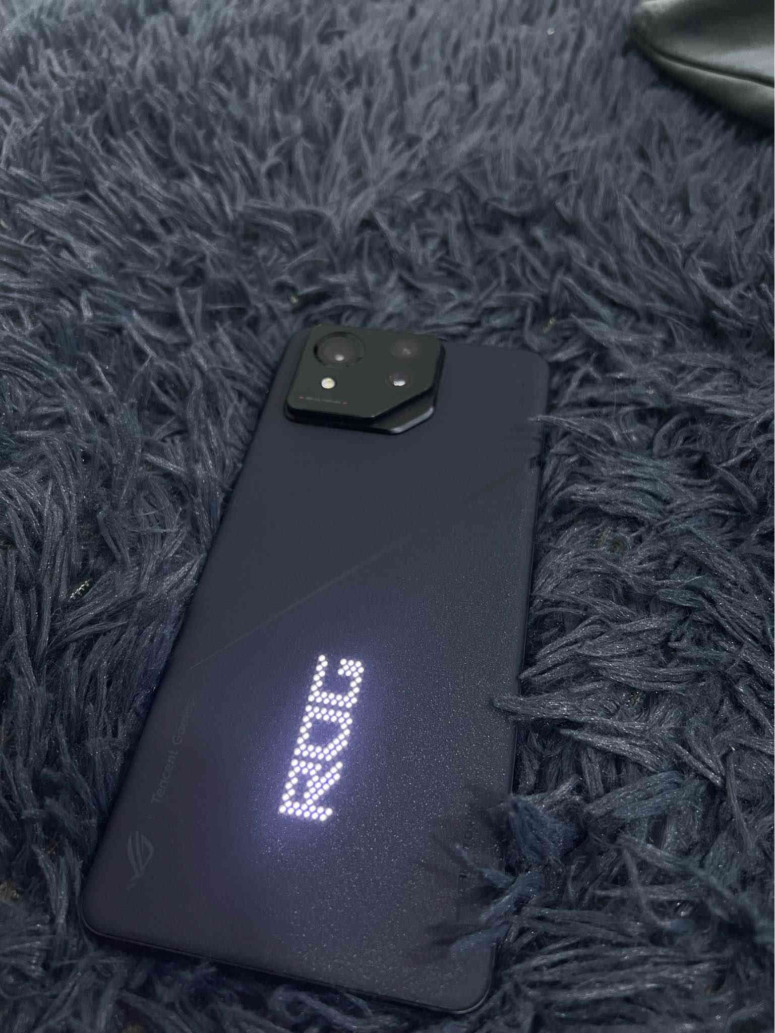 اسوس روج 8 pro 

Asus rog 8Pro

اقوه موبايل العاب ممكن تشوفه بحياتك 

وباعله الذواكر 512 بعشوائيه 16 

انتبه 8Pro مو العادي والذاكره الاعله 512

 الموبايل يجي 165 فريم حقيقي يدعم اقوه الالعاب باعله فريمات مثل ببجي 120 ثابته 

يجي بمعالج سناب دراكون 

ويجي منفذين للشحن 

1منفذ شحن العادي

2 منفذ شحن السريع 65 واط  

3 منفذ السماعه

الموبايل استخدام اللعاب او تصفح يدعم السيم كارت 

الموبايل كامل مكمل غير مفتوح وما بي اي نقص ولا فطر ولا كسر ولا واصل صيانه 

سعر الموبايل الجديد 1215

 

سعر الموبايل هذا بنص السعر 685 قفل قفل 

مكاني بغداد جديده /نعيريه/فلكه رقم عشره 

 ما توصلني رسائل الفيس اتصل واتساب او علرصيد 

يوجد توصيل 

*********** بغداد
