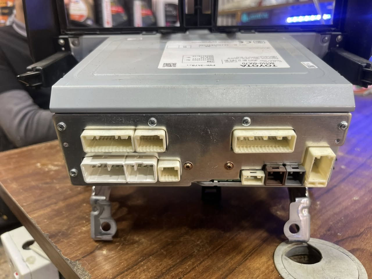 السلام عليكم عندي شاشه مال برادو اصلي
جديده جديده  155  او بيه مجال
***********
