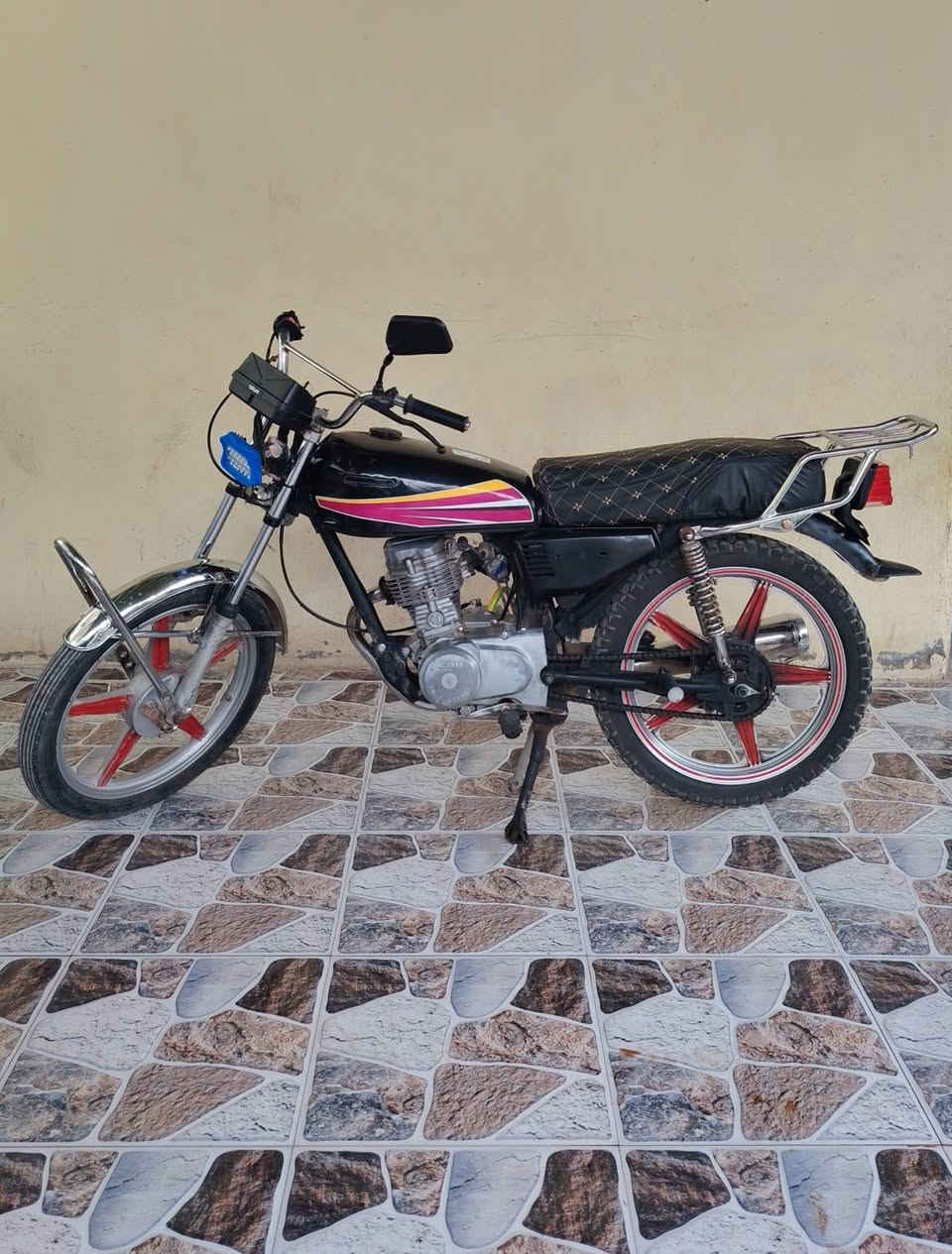 السلام عليكم
دراجة ايراني 2019 أوراق كامله، للبيع السعر 280 وبيها مجال المكان ديالى شهربان ***********
