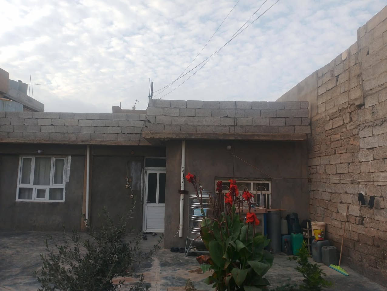 بيت للبيع مساحه 250 متر للاستفسار اتصل على الرقم***********
