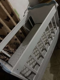 سرير اطفال • بهزاز • للبيع