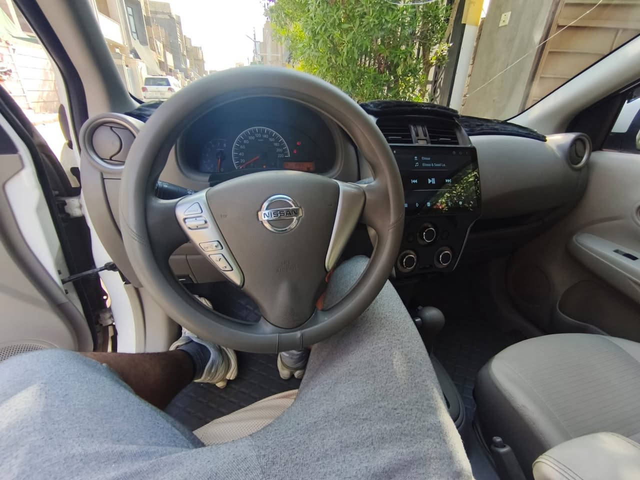 السلام عليكم سني موديل 23 ماشية 70 الف قابل للزيادة مكفولة من الضربة ومن كلشي ، دعامية امامية مبدلها بتجارية . 
السيارة بسمي رقم اربيل رايدها 122$ 
(غير متواجد على الفيس)
 فقط اتصال على الرقم ***********
