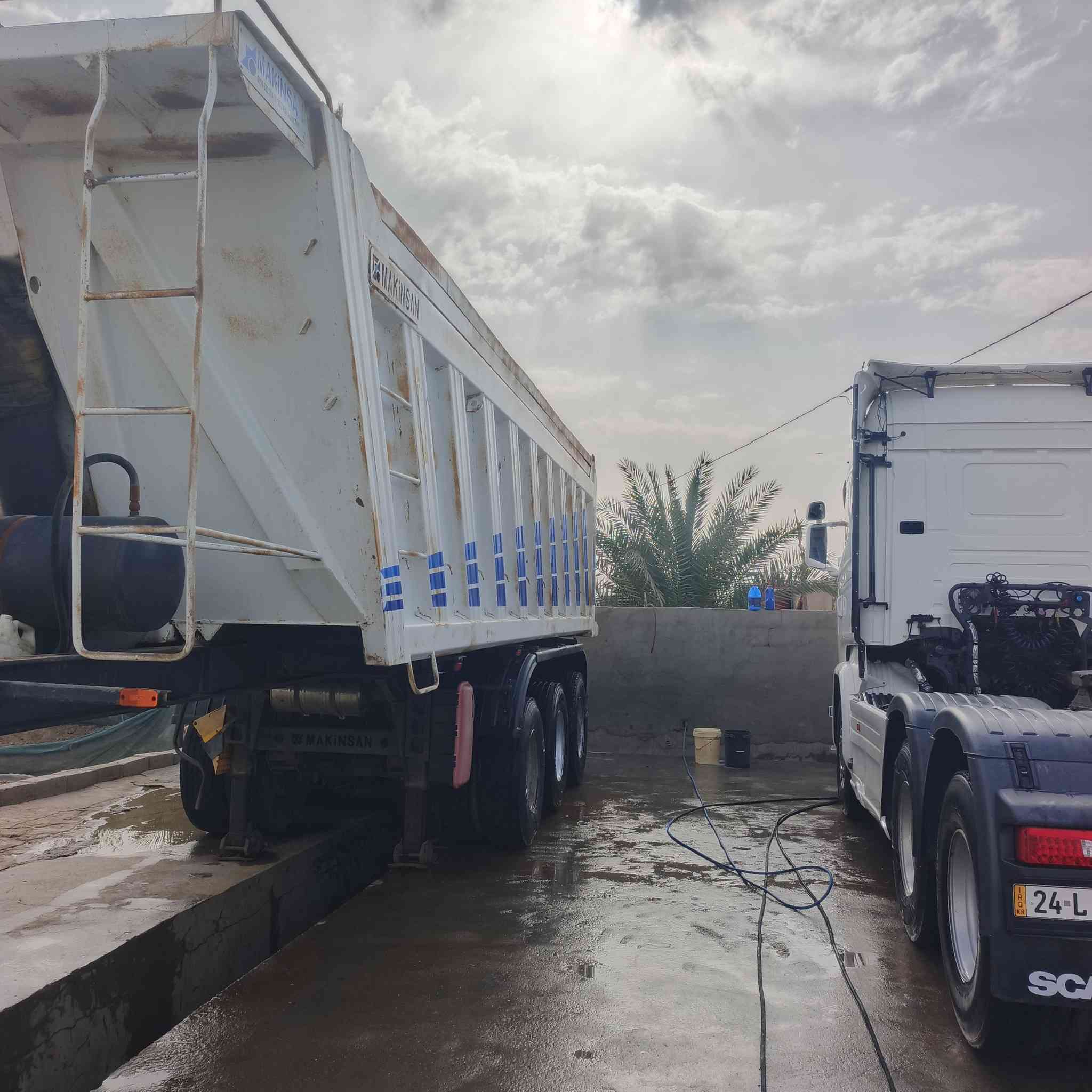 سلام عليكم عربانة ماك نيسان مديل 15 
ذرعة 27 بلاد سعر 210 ستفسار ***********
