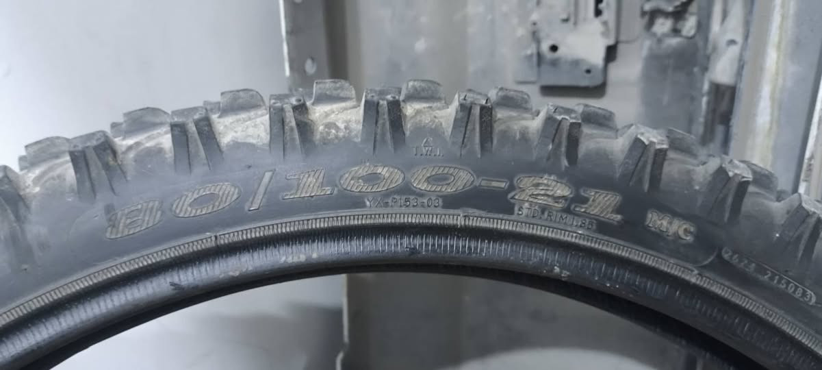 تايرات قفاز حجم امامي 21 خلفي 18 مكانهن بصره شط العرب يوجد توصيل سعرهن ثنينهن ب 50 ويه التوصيل نضيفات 80% رقمي ***********
