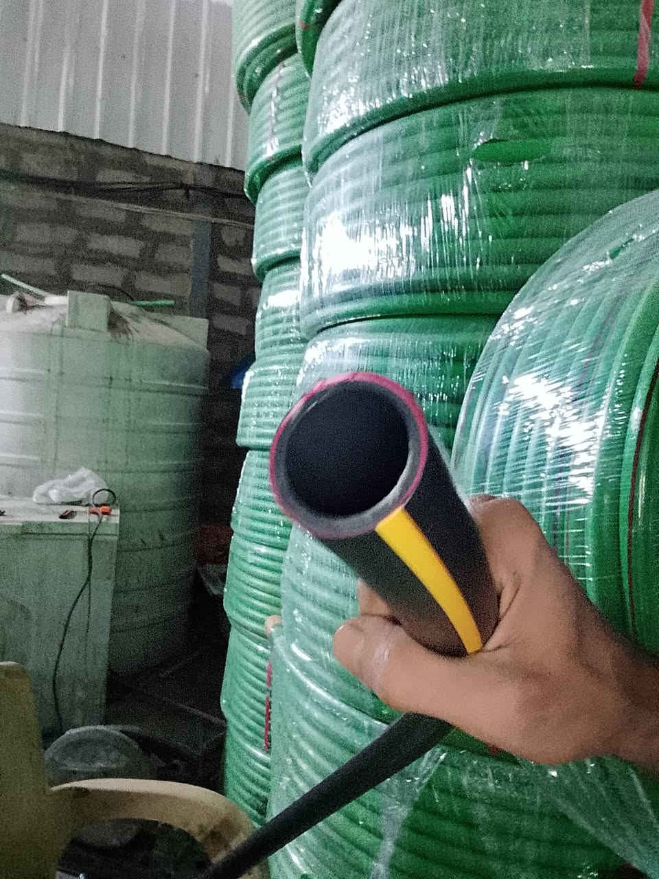 اخضر مرقم اسود مرقم يوجد رش ايضن
عنوان بغداد بوب الشام ***********
