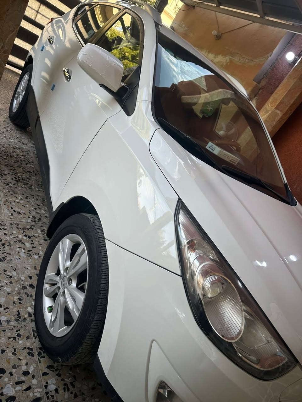 السلام عليكم للبيع توسان 2010 وراد امريكي  صبغ جاملغ عكس سائق وتبديل باب وصبغ باب خلفي  وداير مال جاملغ خلفي سياره خير من الله محرك وكير خير من الله مكينه 2400 دوش صدر امامي خلفي كله جديد  تخم تاير كهربائيات سياره كلها شغاله سياره جاهزه من كل نواحي رقم بغداد الإنكليزي جديد بأسمي مكان سياره بغداد السعر117 وبيه مجال رقم الهاتف ***********
