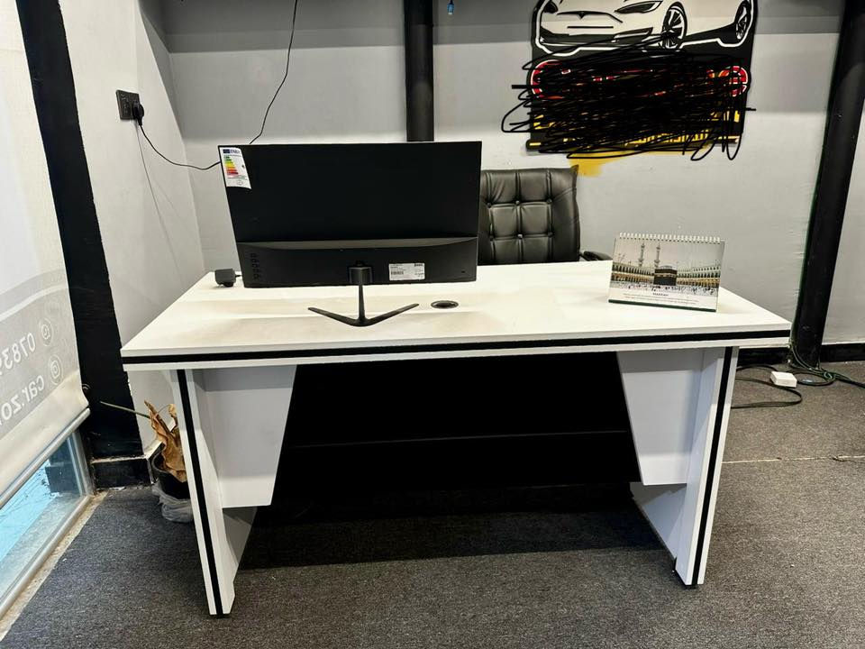 ميز مكتبي عدد 2 قياس 140
ميز مكتبي عدد 1 قياس 180
استخدام قليل جداً
سعر مناسب
***********
