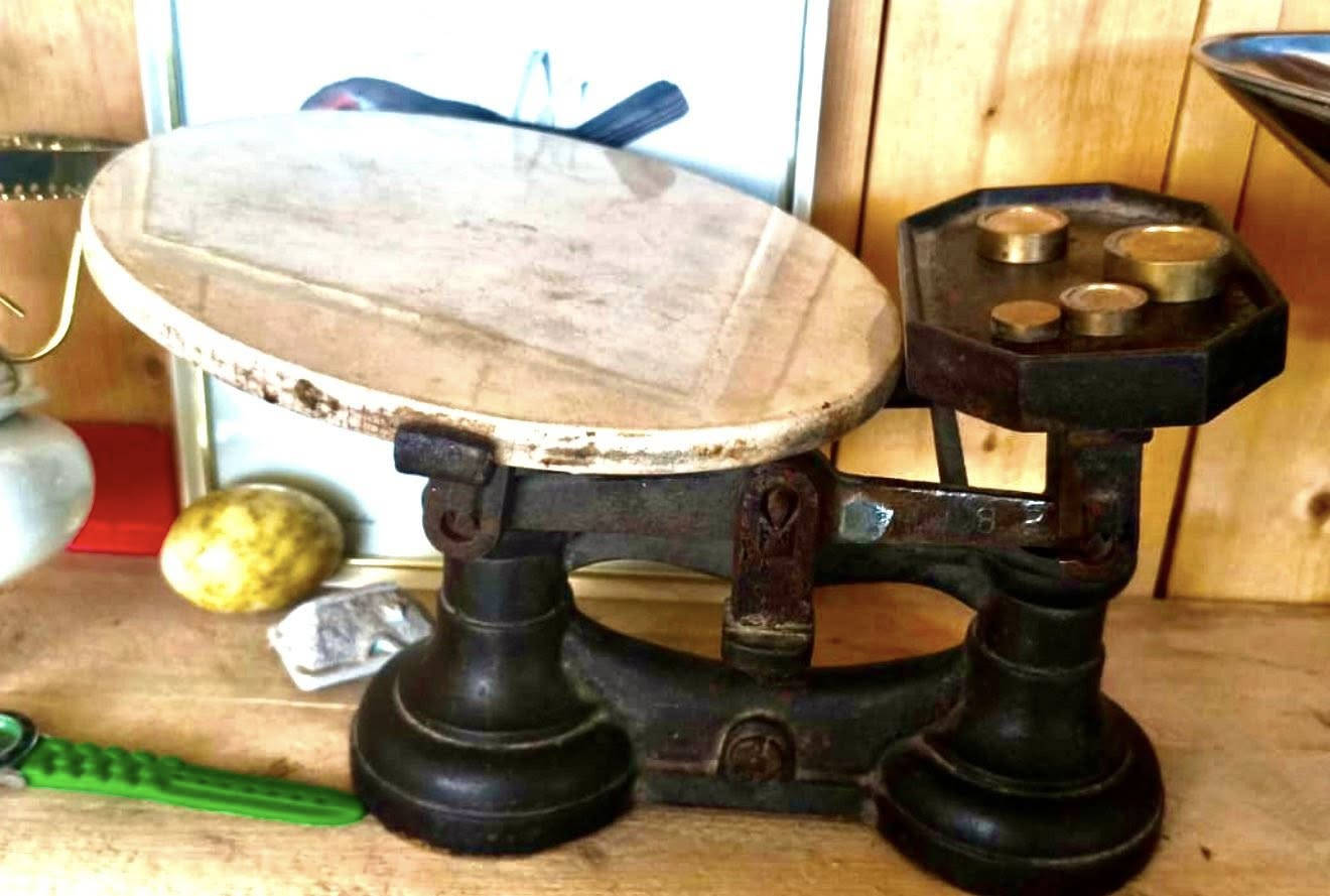 1-العلامة التجارية Thomas Plant (المعروفة حالياً باسم KitchenCraft): تأسست في مدينة برمنغهام بإنجلترا عام 1850 
2- ميزان بريطاني أوزان نحاس 1890م و 1910م


**إذا كنت صاحب هذا الإعلان وتريد حذفه لأي سبب، رجاءا أرسل رسالة إلى الدعم الفني**