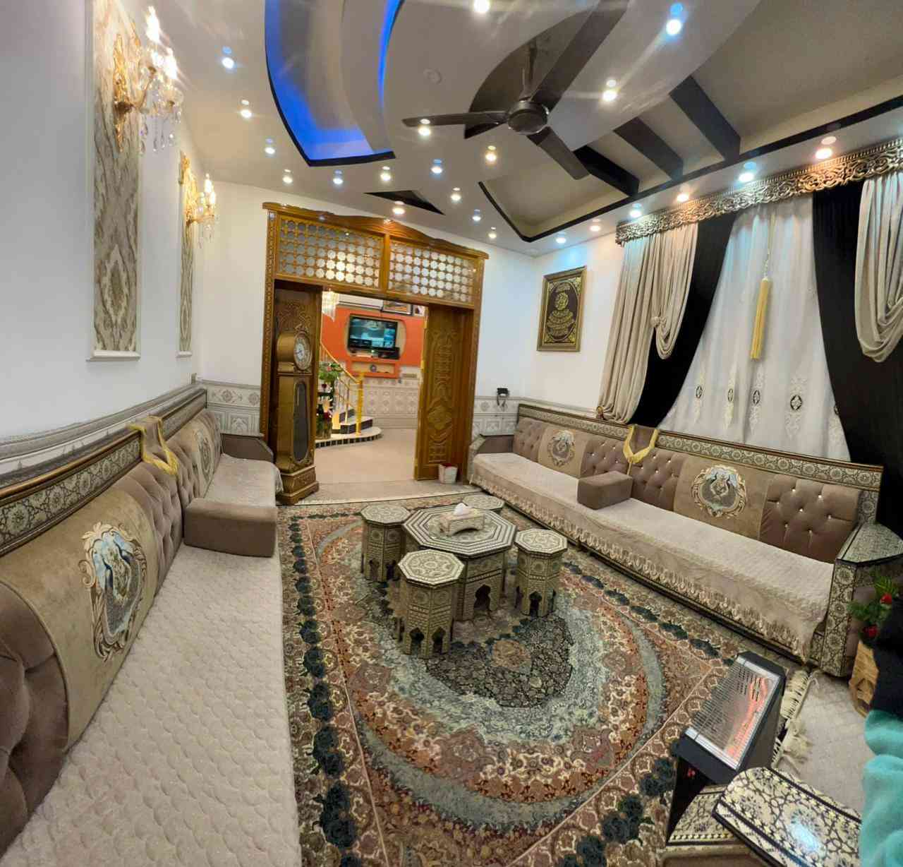 السلام عليكم
للبيع دار المساحة ١٢٠ م طابو صرف
ثلاث طوابق
العنوان كربلاء حي الوفاء قرب أسواق معالي
لاستفسار اتصل *********** او تساب ***********
