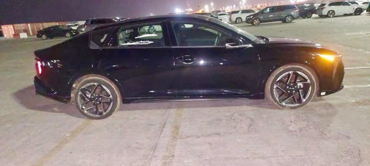 Kia k4 2025
جيتي لاين فول مواصفات
كشنات جلد تدفئه وتبريد+ستيرن
بنوراما 
رادارات خلفيه جانبيه توقف ذاتي 
كامره متحركه 
صندوق ذكي يفتح عندا الاقتراب 
مرايه جانبيه قلابه 
شاشه الاكترونا متصله 
لايت امامي خلفي لد مع 3عدسات 
بصمه ابواب دخول ذكي
ويل كروم حجم 19
شكو مواصفات بk4 موجوده بسياره  
محرك 2000دوش تنفس طبيعي  
ماشيه :٩ الف زيرو
حادثها جملغ و بوند  صبغ و شوية من تكمة   ارباك بس استيرن طاك راجع سستم 
سعر السياره :165 ورقة و بيها مجال للشراي 
واتساب ***********
