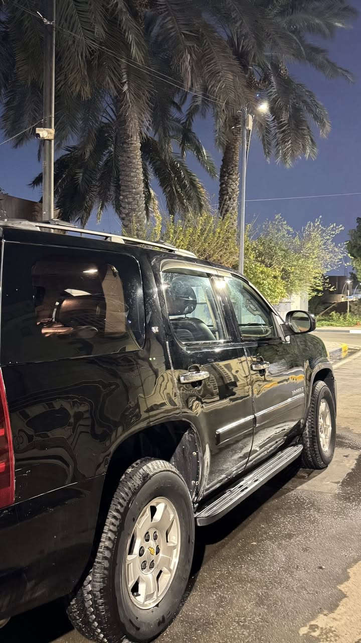 السلام عليكم تاهو موديل2008. لون اسود  ..وارد كندي مابيه حادث    نص فول LT رقم بصره كامله من جميع النواحي((كلين تايتل)) ما بيها اي نقص والسياره  مكينه وكير كفاله  تخم تاير جديد ماشيه 254108م سعرهابسيط وبيها مجال 
للتواصل على الرقم:***********
