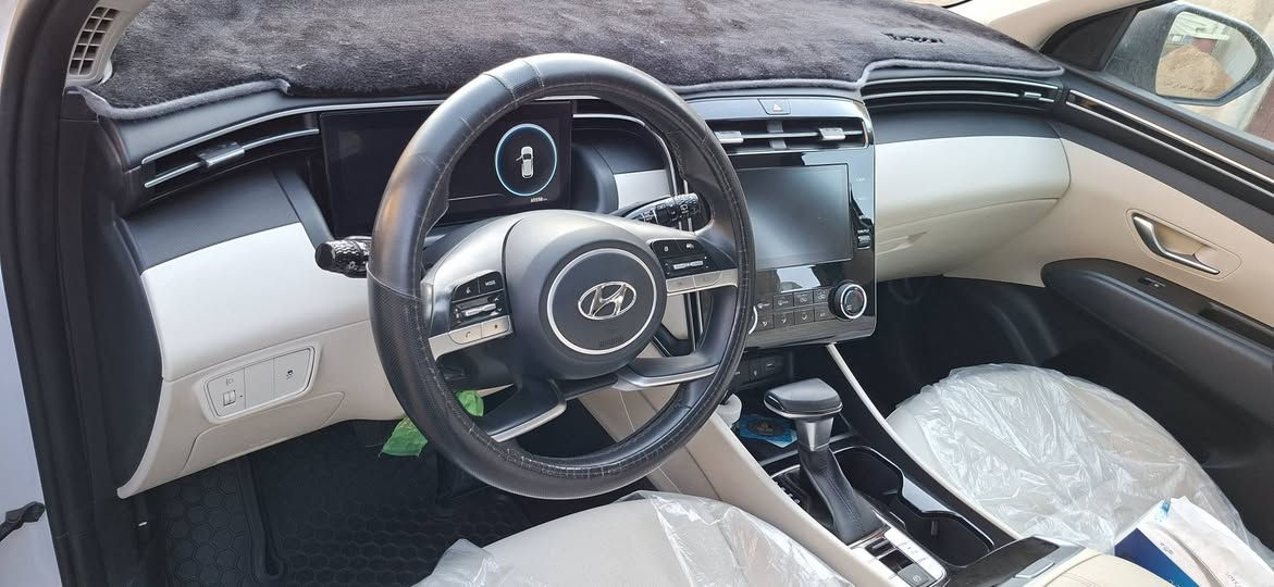 السلام عليكم توسان خليجي موديل 2023 رقم بغداد انگليزي بأسمي سنويه ل28 هزه جديده كفاله عامه فقط رصعه بلجاملغ الخلفي عكس السايق كل التفاصيل مذكوره مع السونار... مكان السياره بابل السعر 212 بيه مجال ***********
مواصفات السياره..... 
 كيجات الكترونيه شاشه كراسي كهرباء
3 وضعيات قياده/سبورت/ ايكو/نورمال
سايد بريك دكمه
حساسات امامي/خلفي
اشاير بلمري
شاشه كار بلي
كامره خلفيه تحكم
تشغيل عن بعد
بصمه تشغيل
بصمه ابواب
دخول ذكي
بصمه عدد 2
مثبت سرعه
جرس تنبيه سرعه 120
اوامر صوتيه
اوتو هولد
شحن لاسلكي
4 منافذ  USB
فول تحكم ستيرن
مري شفط
ستائر ابواب خلفيه
لد نهاري/ليلي
لايت زنون
نضام تزحلق
نضام نزول منحدرات
تبريد امامي/خلفي2
