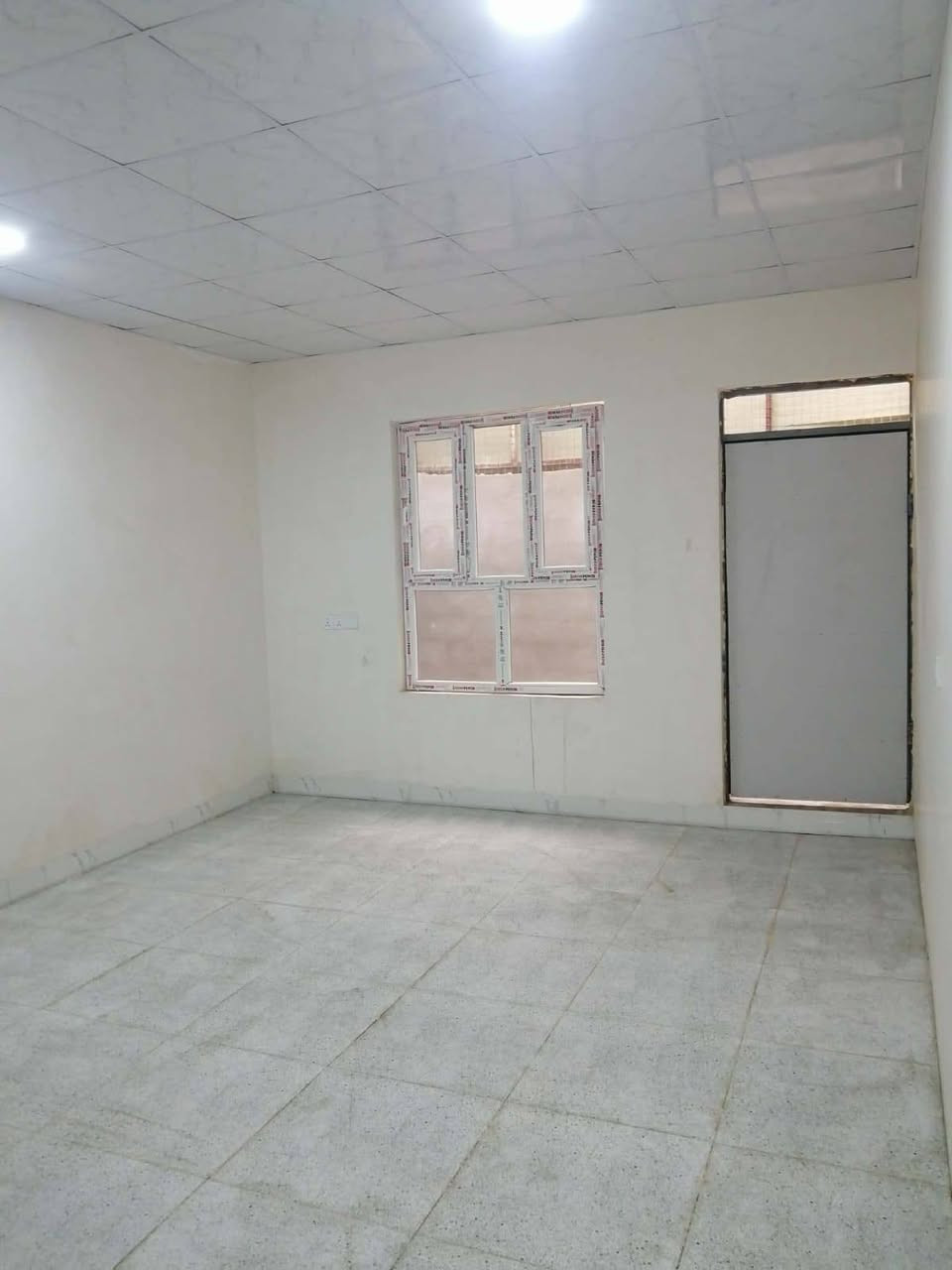 دار للبيع بلديه اوراق كمل مسجل مساحة 125متر طابق واحد موقع حي عسكري حوالي البيت بعد صفر مامسكون سعر 42مليون وبي مجال اي استفسار عله خاص او اتصل ***********
