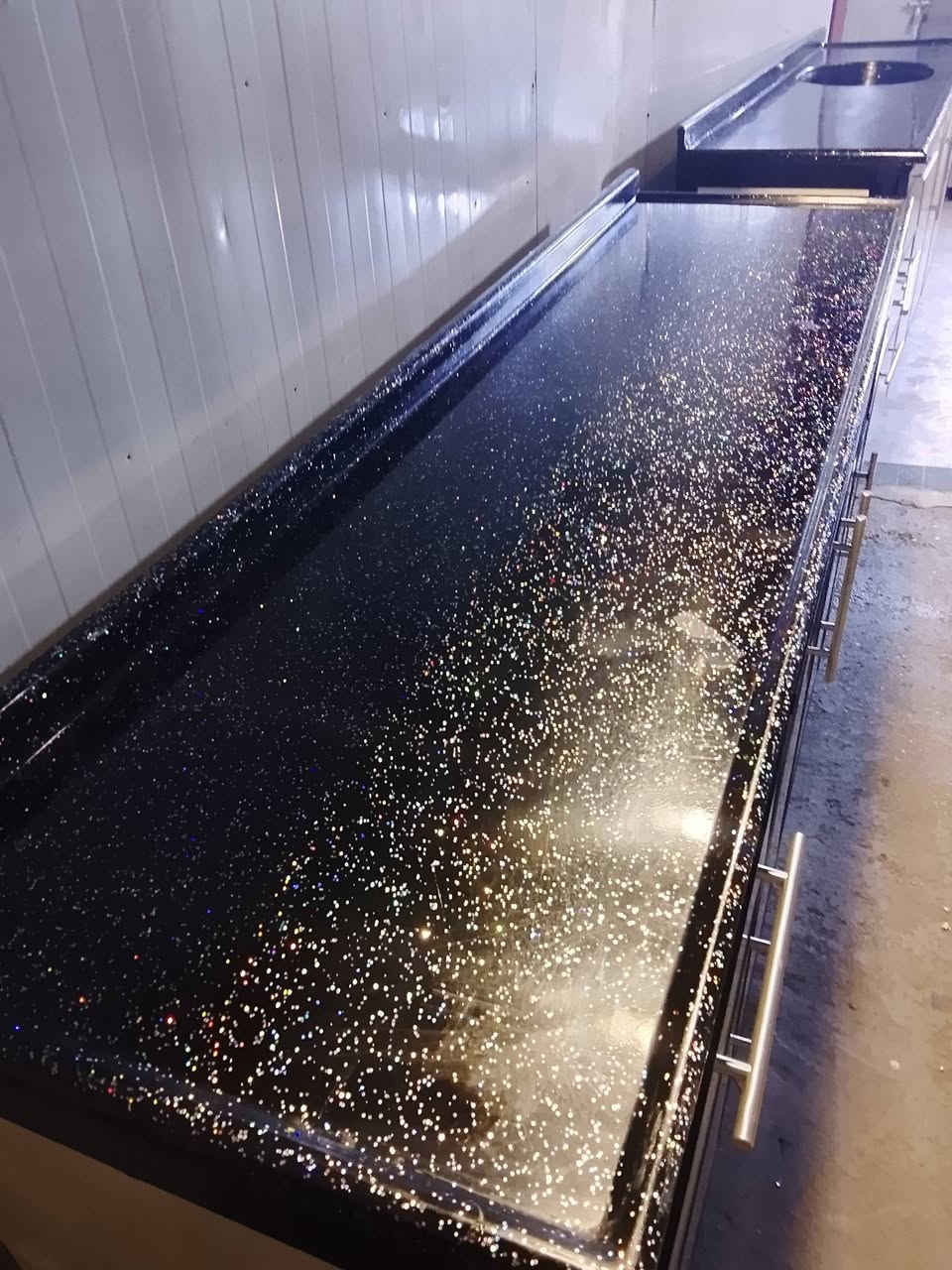 كاونتر تفصال درجه اولى 3 قطع كله مرمر نظيف جداً لايوجد ضرر العنوان بغداد الشعب الرقم *********** يوجد فيديو. والتفاصيل كاملة على الواتساب
