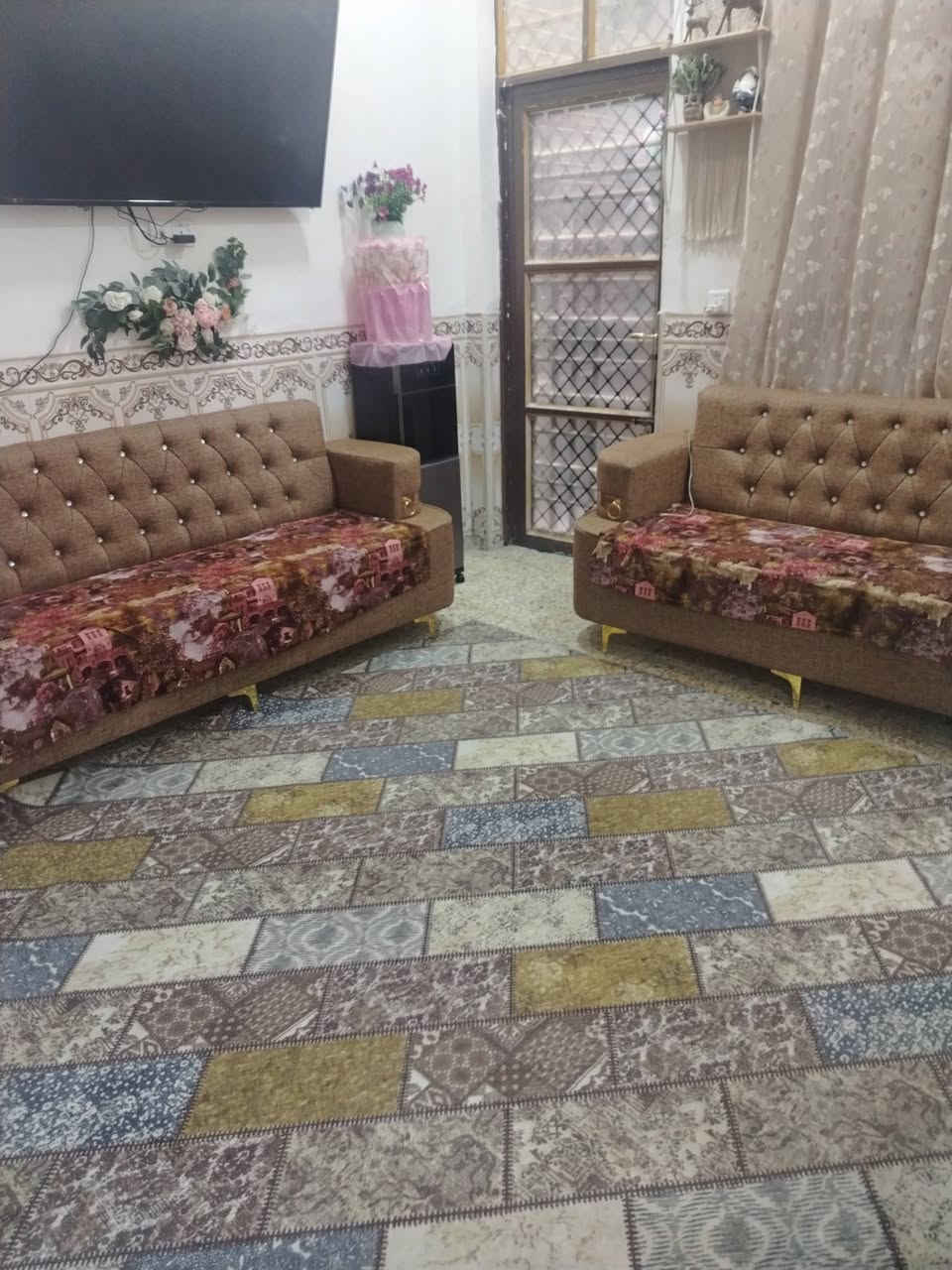 بيت لبيع م ٢٠٠ قرب إسواق إحسان الخفا جي قرب جسر عشتار  الاستفسار عل رقم ***********
