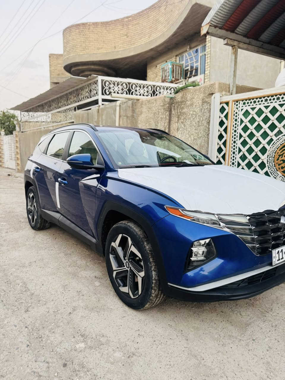 السلام عليكم.............
 سيارتي توسان زرق 2023 وارد امريكي رقم بغداد انگليزي

ماشية25 الف ميل قابل للزيادة

محرك 2500

3 انظمة قيادة 

 normal ، 

sport ، smart

جنطة كهرباء

تبريد قطعتين

اوتو ستوب

اوتو هولد

مانع انزلاق

رادار جانبي(مرايات)

مثبت سرعة

مثبت مسار(عدم خروج عن المسار)

نظام منحدرات

بصمة

فتحه كهرباء بالقمارة

تحكمات ستيرن

كشنات تدفئه
داخل سياره بيض ملكي 
كشنات تحكم كهربائي

كاميرا دوارة

شحن وايرلس

تشغيل عن بعد

النقطة العمياء

وغيرها من التحكمات المعروفة

السعر188 $ وبيها مجال                 مكاني بغداد

السيارة الحادث كماه موضح بل صوره جدنه بسيط سياره ليبل وحد  بدون دوخل 

موبايل+واتساب.                                ***********
