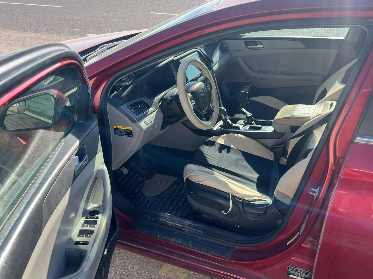 سوناتا ٢٠١٥ بيه أربع قطع بنيد وجاملغين وباب رقم بغداد انكليزي تخم تاير حداديه السياره حلوه سعر البيع110 بيه مجال ***********
