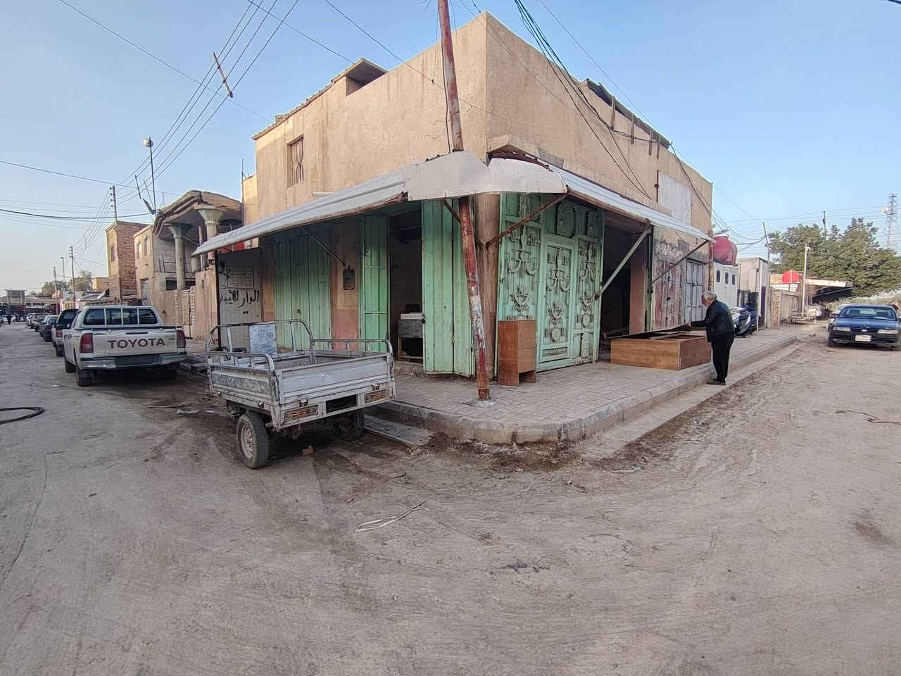 سلام عليكم بيت ومحلات للبيع موقع تجاري  ركن سوق رجيوي مساحه 260 متر بيت يتكون من 4 غرف وثاني محلات 5 ومشتمل للاستفسار ***********
