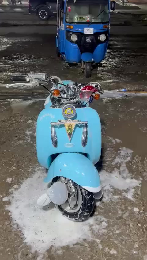 سلام عليكم دراجه عبد الحليم جوكر كفاله عامه كلشي شغال بيها دراجه انتيكا وحلوه كهرباء كلشي شغال سلف هندر لايت اشاير هورن كلشي شغال بيها كفاله عامه سعر مليون ١٠٠ مكاني بصره حيانيه  رقمي ***********
