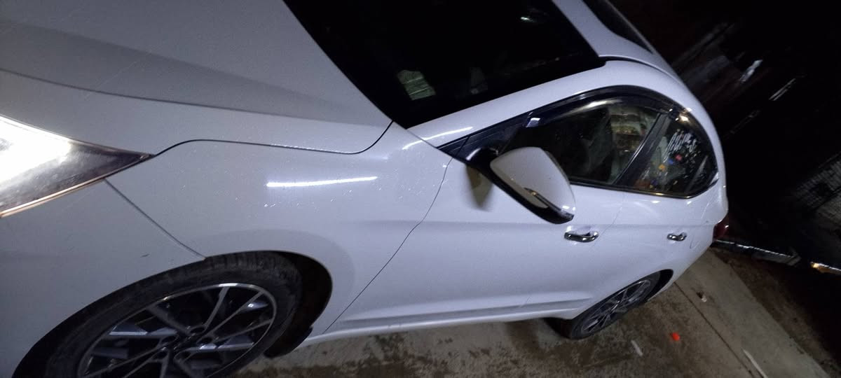 اسلام عليكم 
سيارة الانترا موديل 2020 خليجي  المكان بغداد 
الباب خلف السائق مبدل شركه ..السيارة باسمي رقم بغداد تحويل مباشر     ***********
