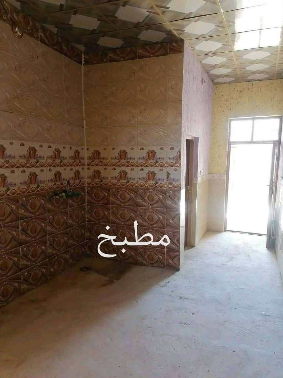 دار للإيجار 60م  ايجاره 200 الف المكان  حي النداء  منطقة 59 قرب مدرسه الورديه ماي كهرباء  مدارس  غرفة واستقبال ومطبخ  وصحيات عمود 23 وتنزلون  للحي بيت جاهز الاستفسار وتساب  ***********
