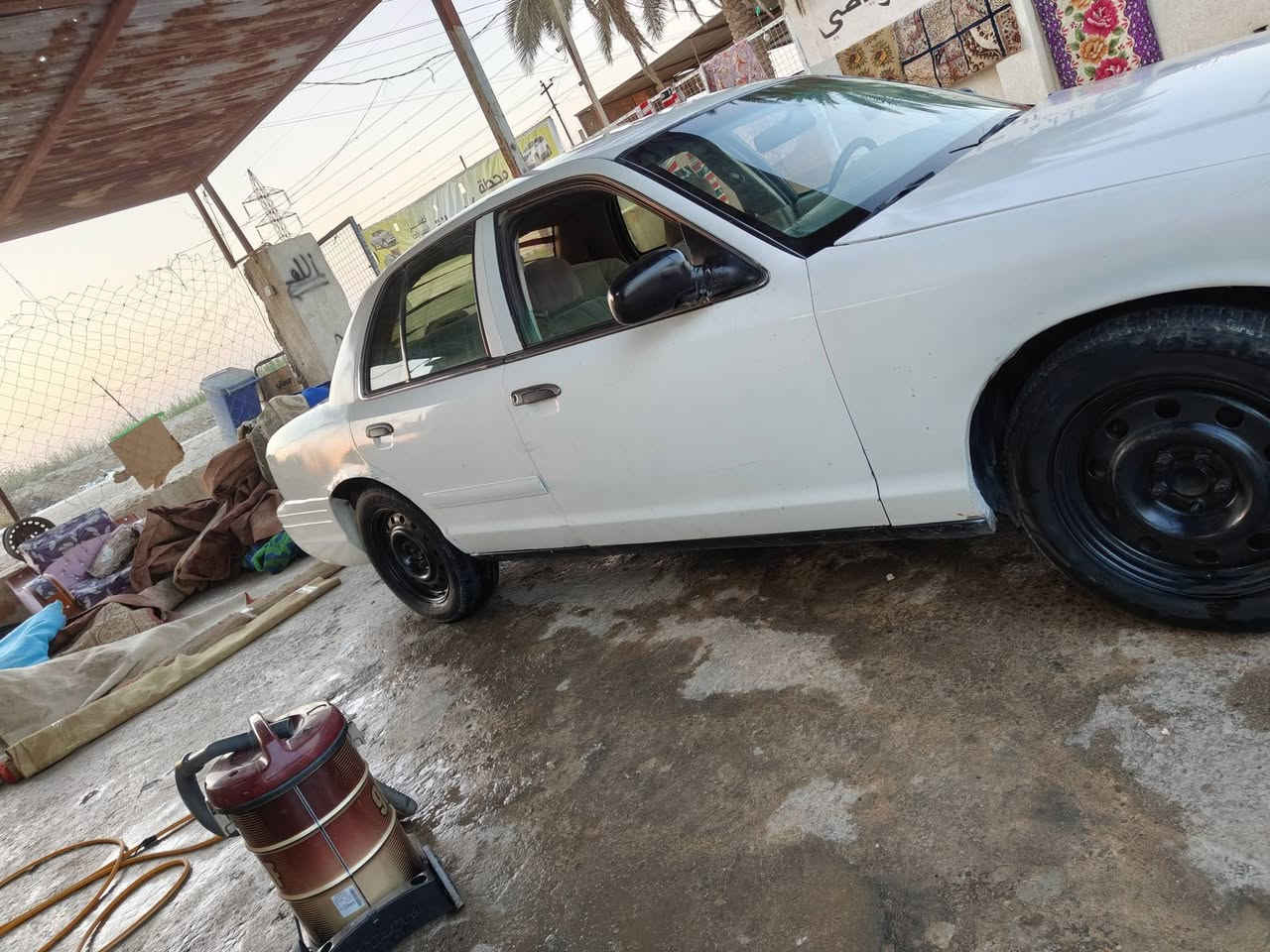 السلام عليكم فورد كراون فكتوريا بوليسي 2007 مال مزاد نقصهة شغلات بسيطه مسجل وحداديه نص عمر عنوان بابل السعر 26.       ***********
