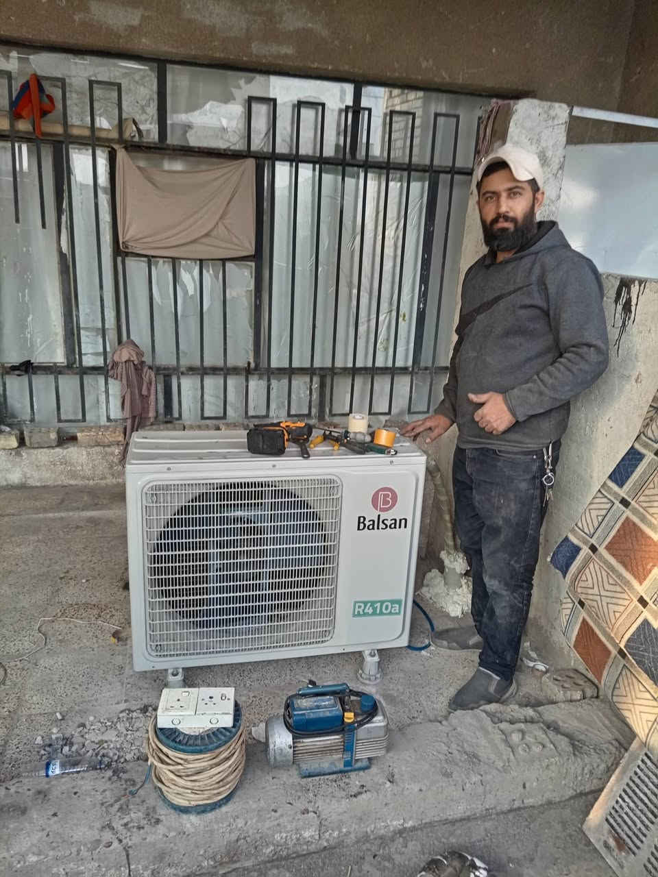 تم إنجاز عدة أعمال تنصيب سبالت 
▪️ تنصيب سبالت البلسان توسوت كنتوري
سعة 2 طن – عدد 2
📍 الشهداء
▪️ تنصيب سبلت  توسوت إنفيرتر
سعة طن ونص
📍 المنصور
🔧 تنفيذ: وسام البهادلي للتبريد
📞 ***********
📞 ***********
