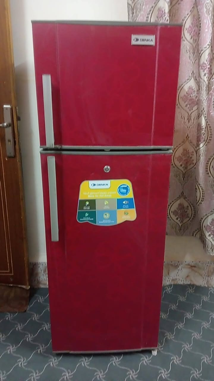 السلام عليكم ثلاجه ١٢ قدم نضيفه جدا بلاديه بس مشحونه غاز للبيع ١٢٥ وبيه مجال م***********
