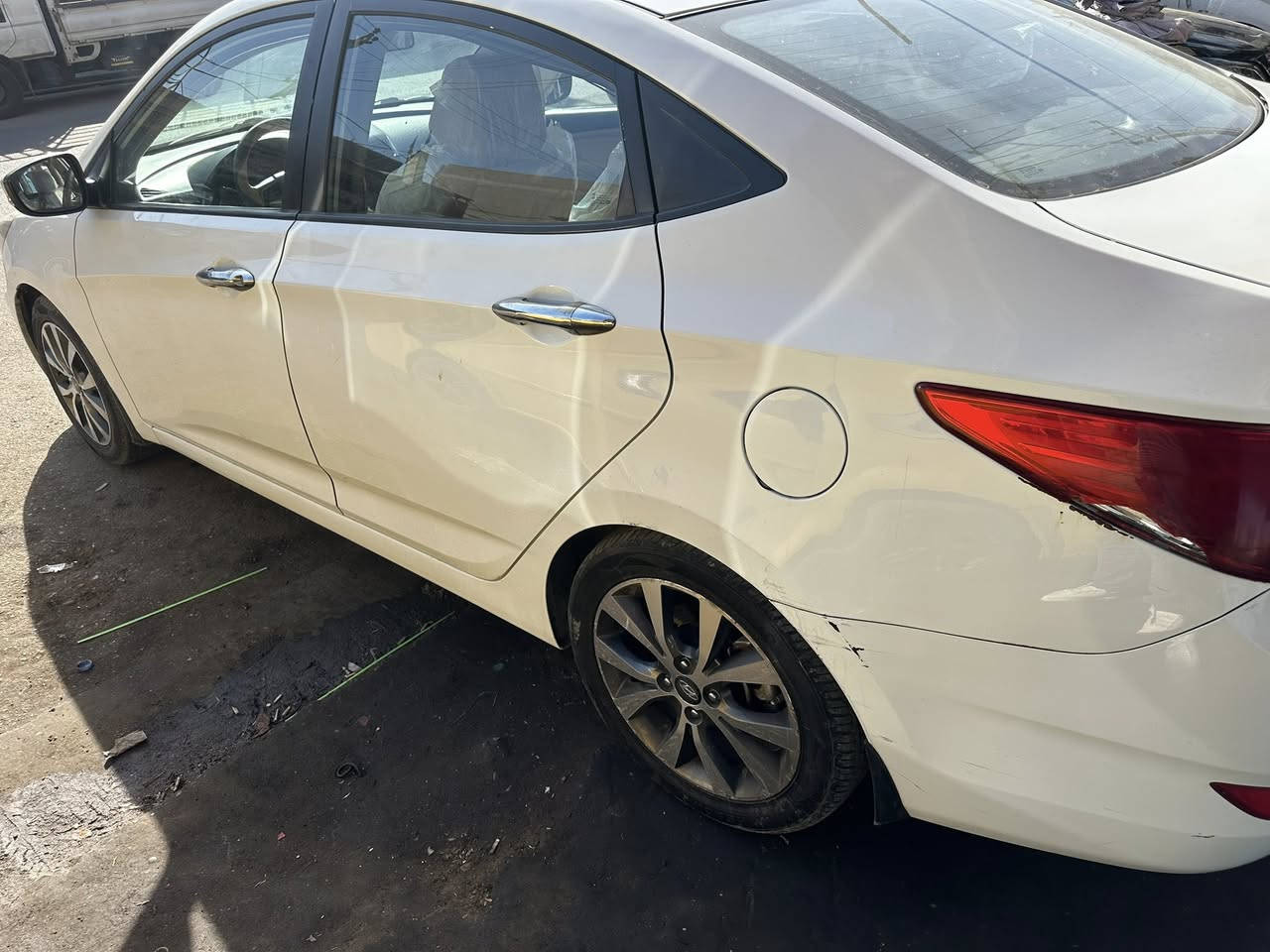 سلام عليكم اكسنت
2016 خليجي فول مواصفات
محرك 1600
فتحه 
4 دسك 
مكفوله من الظربه والصبغ مكاني بغداد
للاستفسار ***********
