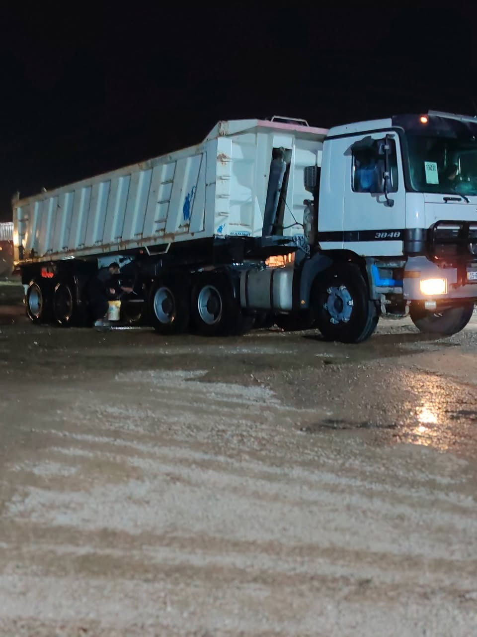 السلام عليكم،
للبيع:رأس شاحنة أكتروز شمعة موديل 2003.
المواصفات:

موديل: 2003
العربانة: ماموت ذراع 32
رقم انبار انكليزي 
للتواصل:

***********
***********
