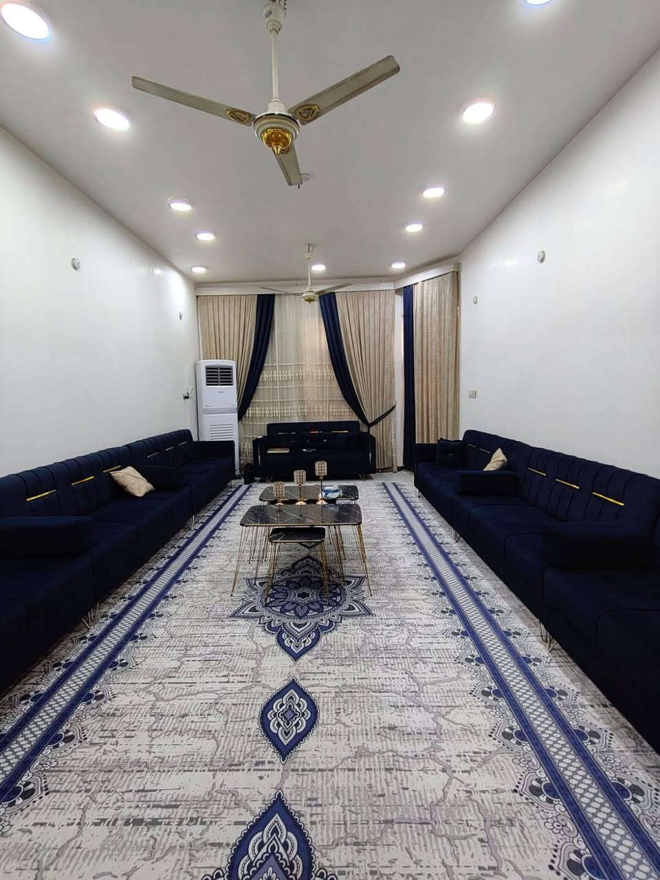 دار للبيع مساحة ٢٠٠متر في حي النداء
شارع المجمعات  يحتوي على استقبال ومطبخ حار وبارد وصالتين و ٦ غرف  أربعه سويت وحمامات خارجيه وداخليه الاستفسار على هذا الرقم  👈🏻 ***********

