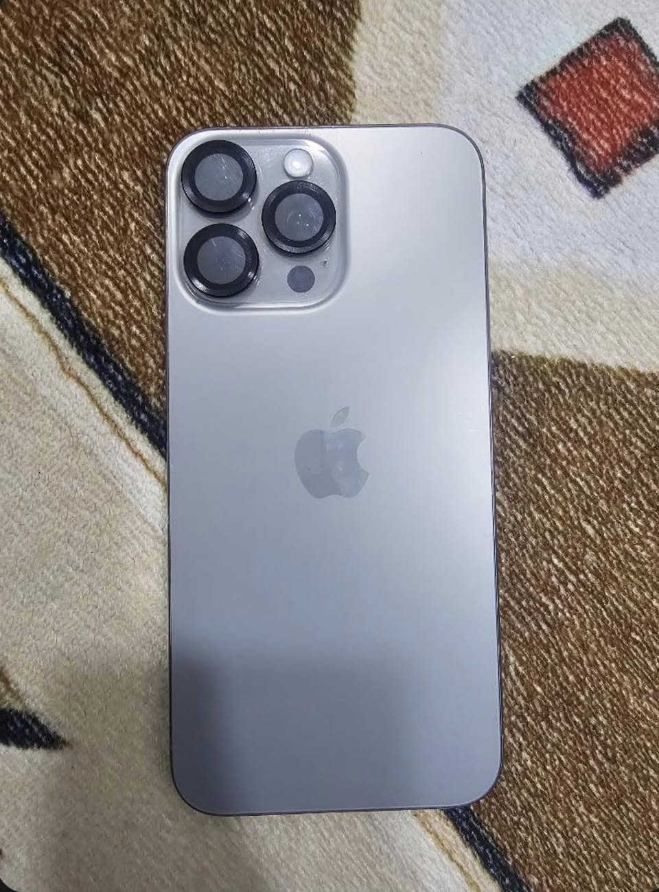 السلام عايكم جهاز 15 برو ماكس اخو الجديد ما مفتوح و لا امبدل بي شي و لاشخط يلمع لمع بطاريه 90 او كارتونته اويا ضمان ماستر بكاني بغداد الطوبجي رقمي ***********
