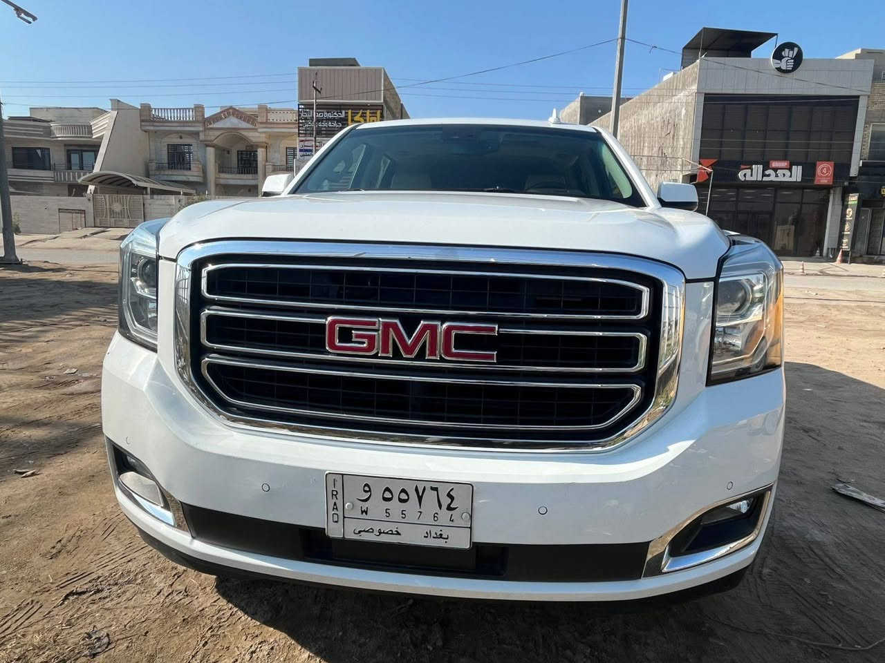 يوكن 2017 SLT
 فول جديدة وبلادية كلها وضع شركة كفالة من التبديل والصبغ فقط بارد موضح بالصورة حادث بالصور 

سيارة ماشية 48 كيلو (30 مايل)
 يعني بمشي سيارة موديل 24  
مال بيت ومضمومة  جديدة جدااااا 

فتحة / بصمة / ثلاجة /جنطة كهرباء / قاصة / مقاعد جلد كلها تدفئة وتبريد وكهرباء وخزن ميموري للسائق / شاشة / كشن هزاز / تحديد مسار / تشغيل عن بعد / حساسات امامي خلفي 

رقم بغداد تحويل مباشر 

السعر $350 
وبيها مجال 
او  مراوس بيوكن او تاهو 22 او 23  جديد وماشي قليل 

 مكان السيارة حلة

***********
