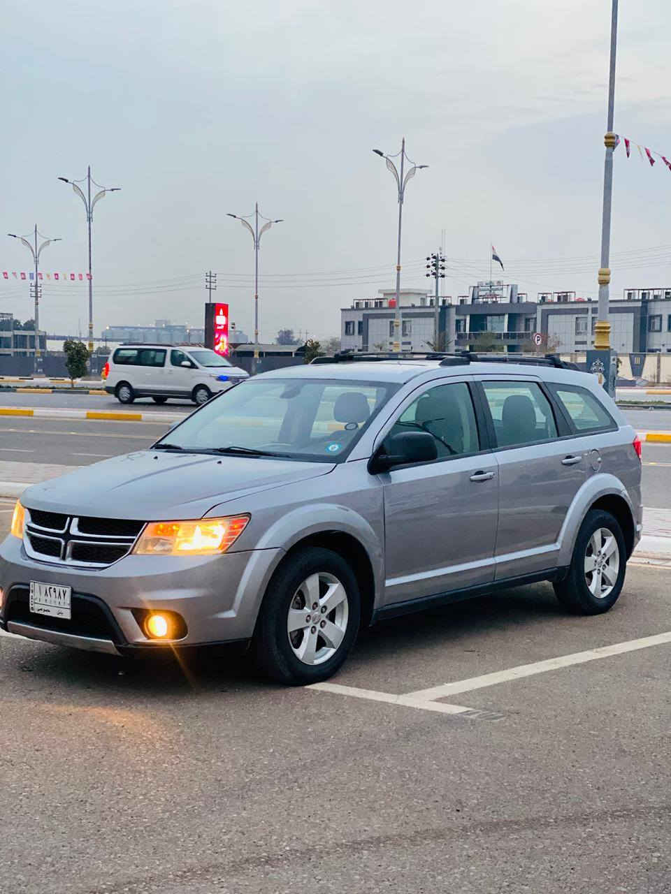 دوج جورني موديل 2016وارد مريكي سعر 118 قابل للتفاوض حادثه جاملق وحافت البنيد بدون دواخل والباقي مكفول كفاله عامه  من ضربه وصبق وتبديل مواصفات شاشه بصمه بصمت ابواب  تحكم استيرن لايت زنون محرك وكير مكفولات محرك 2400 حداديه جديده تخم تاير جديد تبريد ثلج رقم بابل سياره جديده معنه الكلمه مكان السياره كربلاء المقدسة الستفسار اكثر تصال***********
