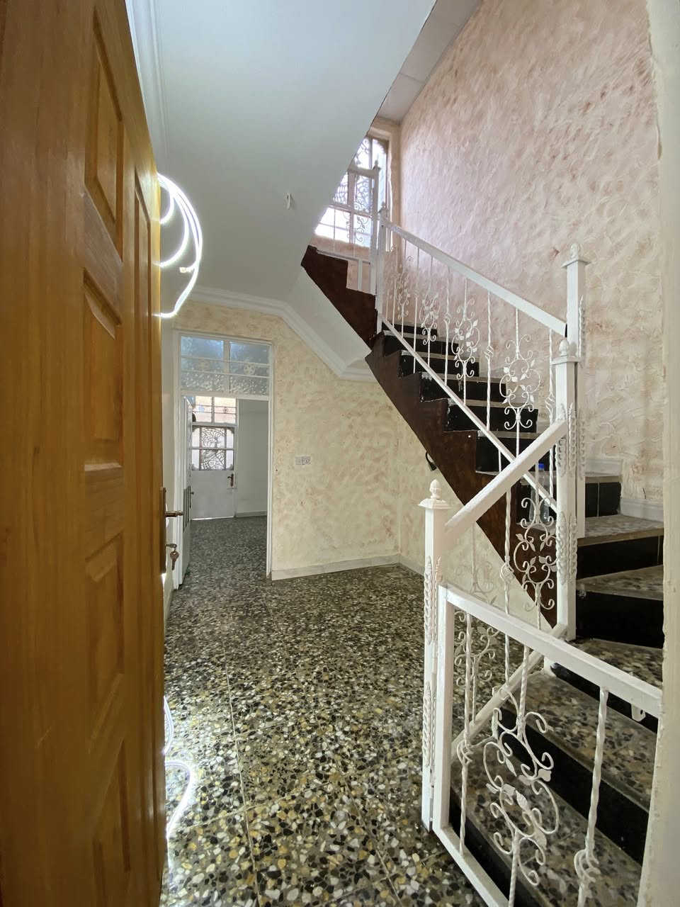 مشتمل 50 متر للبيع صعدة  الجوادر ثاني فرع مقابيل قطاع 38 بيت مرمم جديد وفارغ *********** بي واتساب
