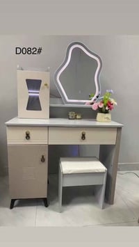 ميز تواليت • سطح مرمر • انارة