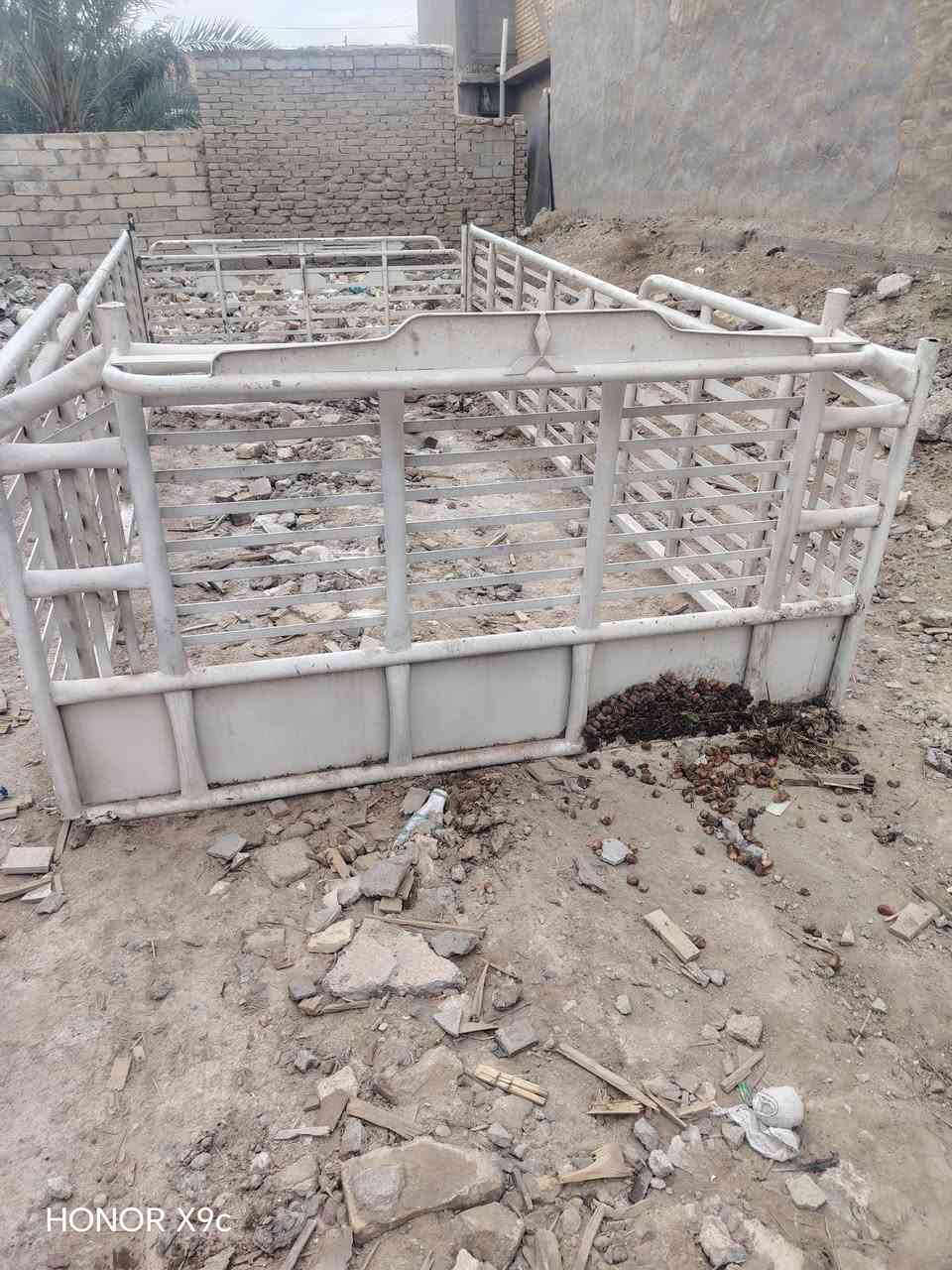 السلام عليكم عندي محجر للبيع مكانه حله
 ***********
