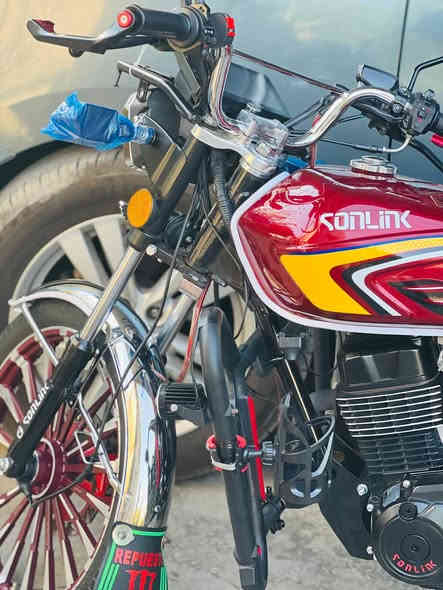 للبيع دراجة ايراني موديل 2025ضاغطة وزنجيل دراجه خير من الله جديدة بعدهي مال بيت مضمونة للأمانة دفعولي مليون وخمسين الف وما بعت السعر لي رايدة 1,150يعني قفل 1100من لاخير تجي وتشوف دراجة نضيفة لي شراي يراسلني واتساب او يتصل *********** العنوان 5كيلو
